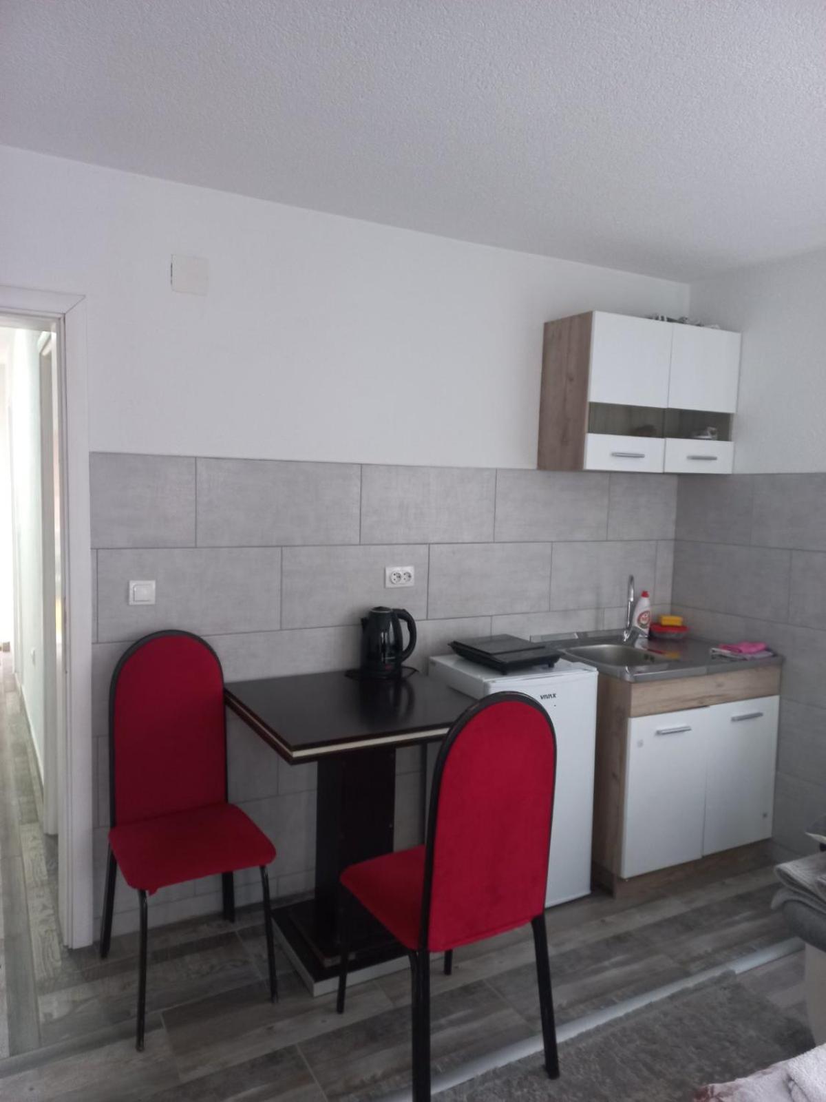 Adagio Studio Apartment Плав Екстериор снимка